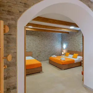 Gasthuis Domos La Corte Ghibellina, Iglesias